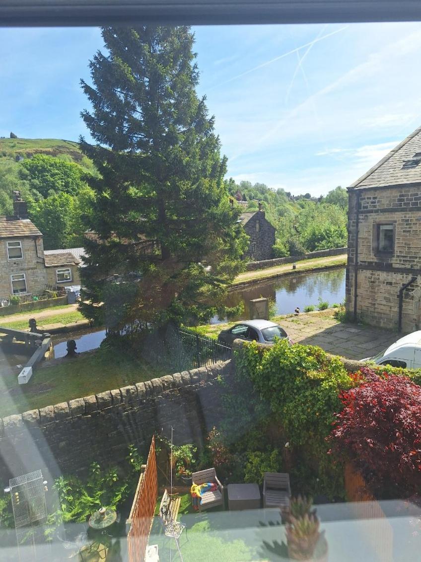 Todmorden Bed & Breakfast - The Toothless Mog Walsden Kültér fotó