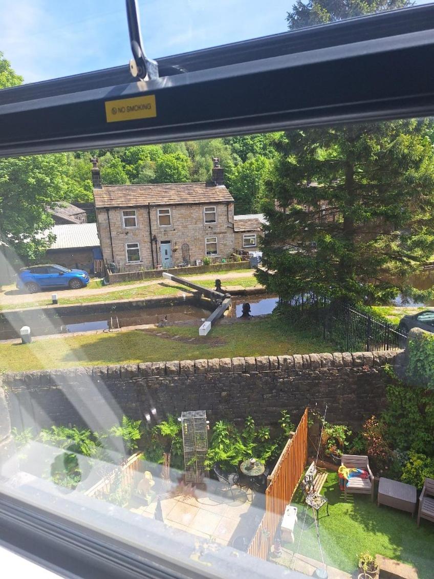 Todmorden Bed & Breakfast - The Toothless Mog Walsden Kültér fotó