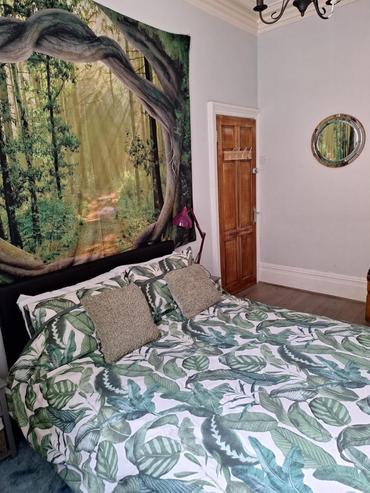 Todmorden Bed & Breakfast - The Toothless Mog Walsden Kültér fotó