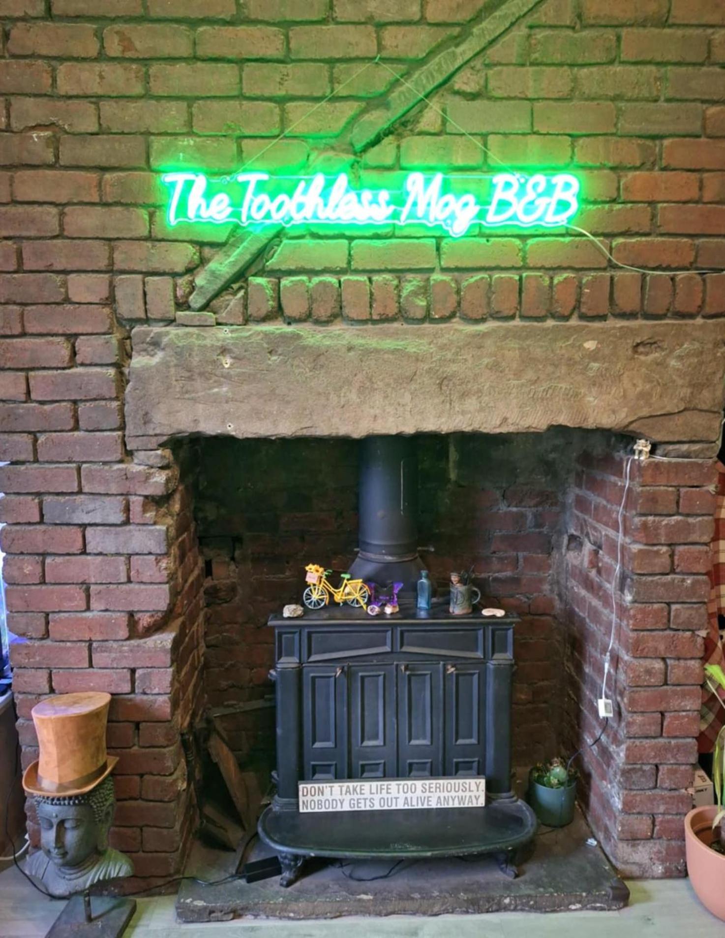 Todmorden Bed & Breakfast - The Toothless Mog Walsden Kültér fotó